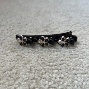 Barrette Black Flower Trip Clip